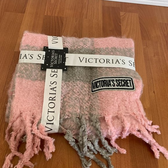 NWT Victoria's Secret Winter Angel Scarlet Buffalo Check Scarf Light Pink/Grey - Picture 1 of 4